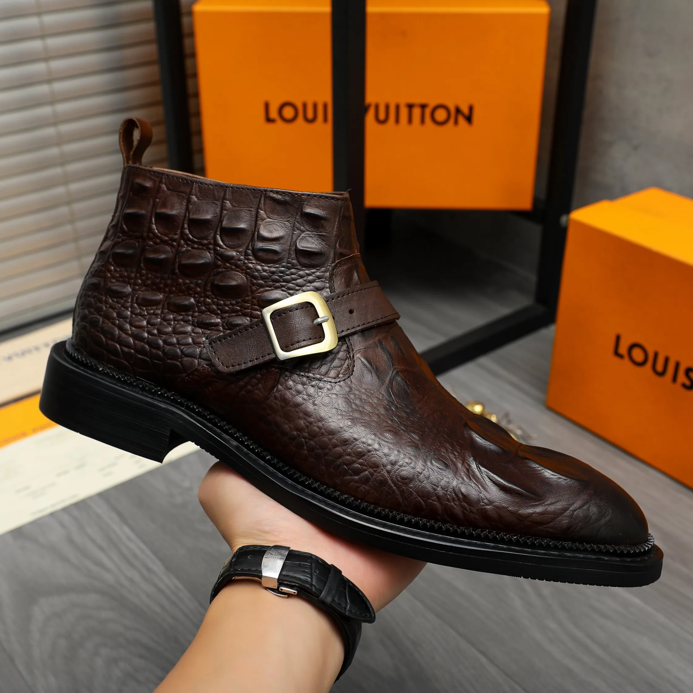 Men's shoes 💰p620 Product trademark: LV "Louis Vuitton" high-top business leather shoes Regular size: 37-46 (37.46 is custom-made and non-returnable) Product materials: Selected color-brushed crocodile pattern cowhide upper, pigskin lining, rubber outsole